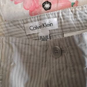 Calvin Klein Men's size 32W 30L straight leg lightweight Chinos cotton Pants